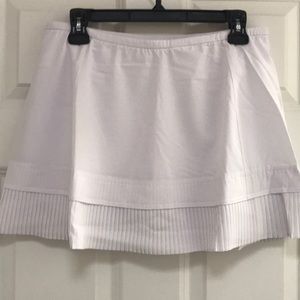 IBKUL Classic White Pleated Skort